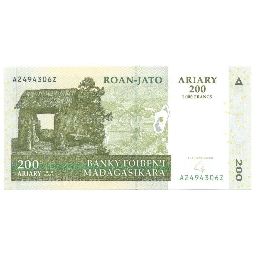 Банкнота 200 ариари 2004 года Мадагаскар