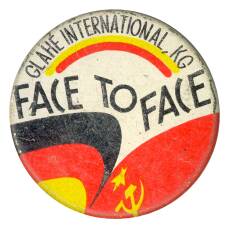 Значок СССР-ФРГ «Лицом к лицу»