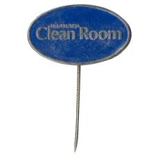 Значок рекламный Clean Room