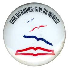 Значок дай нам книги, дай нам крылья!»