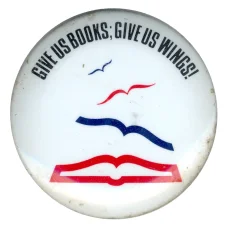 Значок дай нам книги, дай нам крылья!»