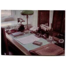 Открытка Москва — Кабинет и квартира В.И. Ленина в Кремле. Письменный стол Н.К. Крупской в её комнате.