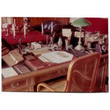 Открытка Москва — Кабинет и квартира В.И. Ленина в Кремле. Письменный стол в рабочем кабинете В.И. Ленина