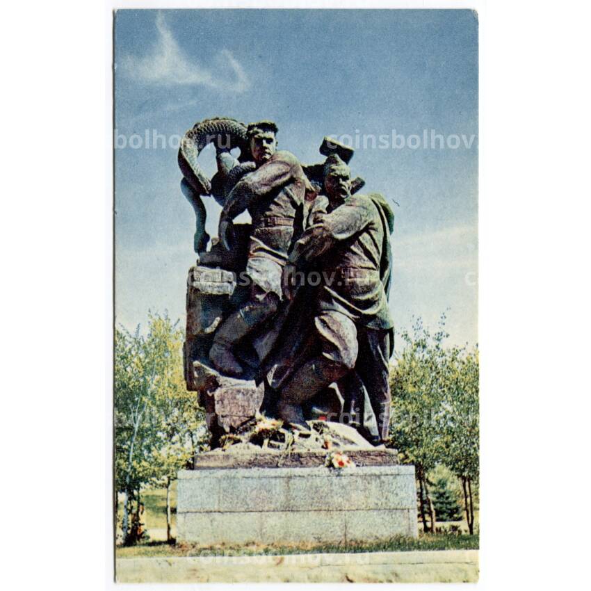 Открытка Волгоград — Мамаев курган. Скульптурная композиция на площади Героев.