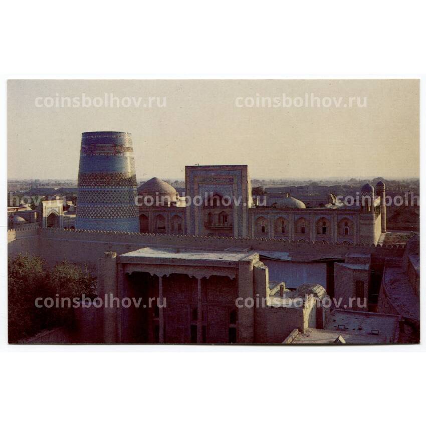 Открытка Хива — Ичан-кала. Куня-Арк и медресе Мухаммед Амин-хана.