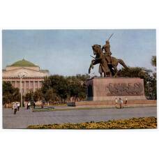 Открытка Ростов на Дону — Площадь Советов. Монумент в честь освобождения от белогвардейцев.