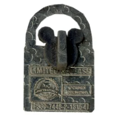 Значок Микки-Маус -замочек (вид 2)