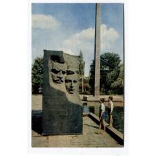 Открытка Новочеркасск — Памятник Ф.Подтелкову и М.Кривошлыкову
