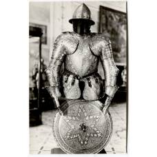 Открытка Эрмитаж.Рыцарский зал- Полудоспех. XVI век.Италия