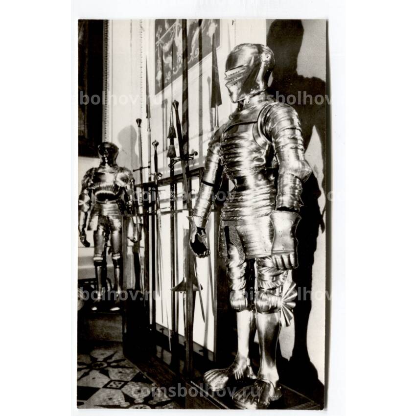 Открытка Эрмитаж — Рыцарский зал. Доспехи и холодное оружие XV-XVI века