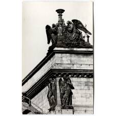 Открытка Исаакиевский собор — Скульптурная группа «Ангелы со светильником»