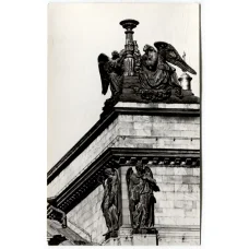 Открытка Исаакиевский собор — Скульптурная группа «Ангелы со светильником»