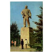 Открытка Великие Луки.Памятник В.И.Ленину на площади у железнодорожного вокзала (аверс)