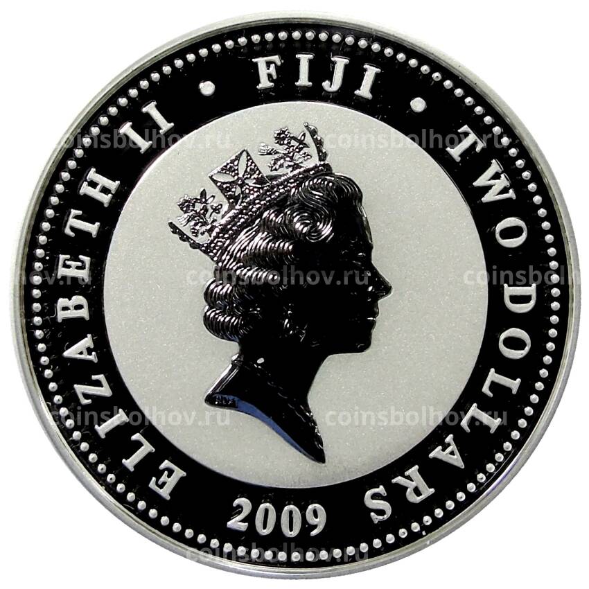 Монета 2 доллара 2009 года Фиджи — Последняя русская королевская семья — Храм-на-Крови (вид 2)
