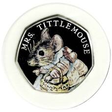 Монета 50 пенсов 2018 года Великобритания «150 лет со дня рождения Беатрис Поттер — Миссис Мыштон» (в коробке) (аверс)