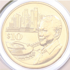 Монета 10 долларов 2023 года Сингапур «100 лет со дня рождения премьер-министра Ли Куан Ю» (в буклете) (аверс)