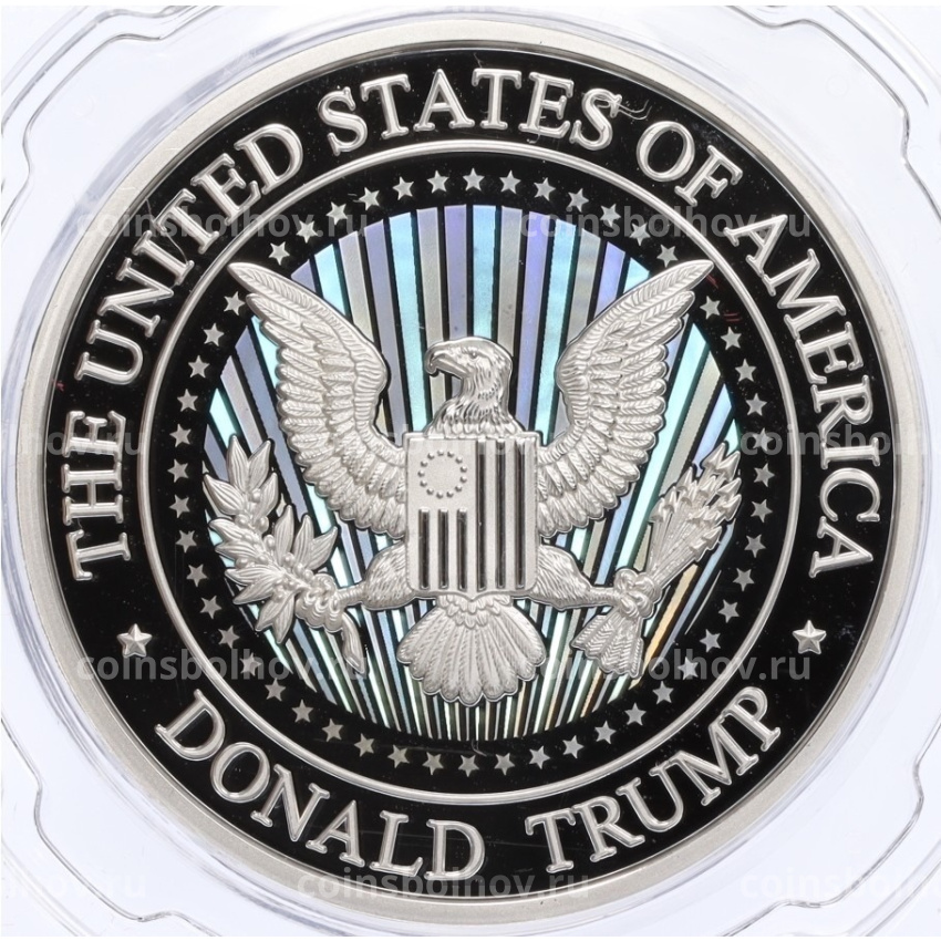 Жетон (настольная медаль) 2024 года США «Президентские выборы в США 2024 — Дональд Трамп (Покушение 13 июля 2024)»(в слабе) (вид 2)