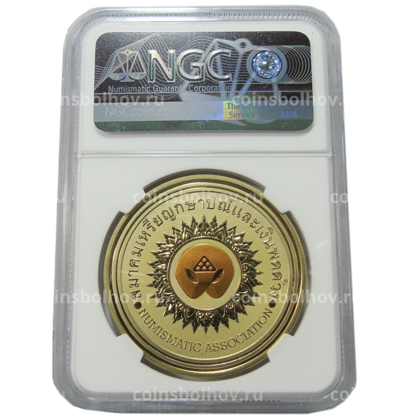 Медаль настольная 2022 года Китай «Международная нумизматическая ярмарка в Таиланде» (Латунь) в слабе NGC (PF70 ULTRA CAMEO) (вид 4)