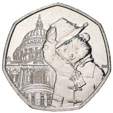 Монета 50 пенсов 2019 года Великобритания «60 лет медвежонку Паддингтону — Паддингтон у церкви Святого Павла» (аверс)