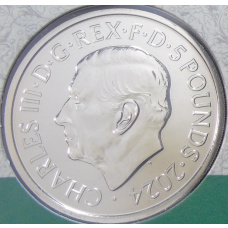 Монета 5 фунтов 2024 года Великобритания «Мифы и Легенды — Дева Мариан» (в блистере) (реверс)