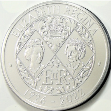 Монета 5 фунтов 2022 года Великобритания «Жизнь и наследие королевы Елизаветы II» (в блистере) (аверс)