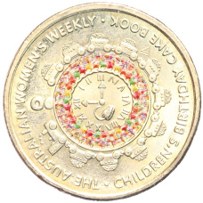 Монета 2 доллара 2025 года Австралия «Книга рецептов детских тортов на день рождения — торт «Hickory Dickory Watch» (аверс)